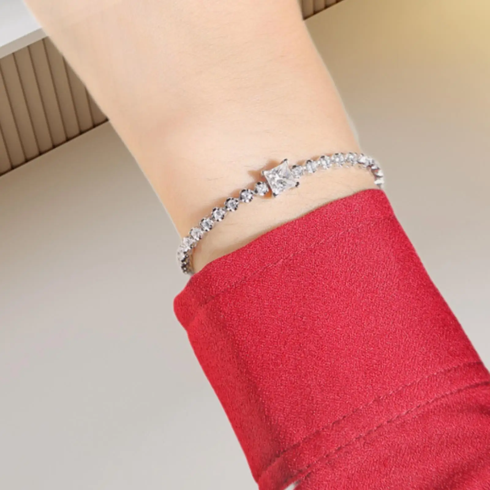 Women Sparkles Bracelet Link Bracelet for Valentines Engagement Shopping