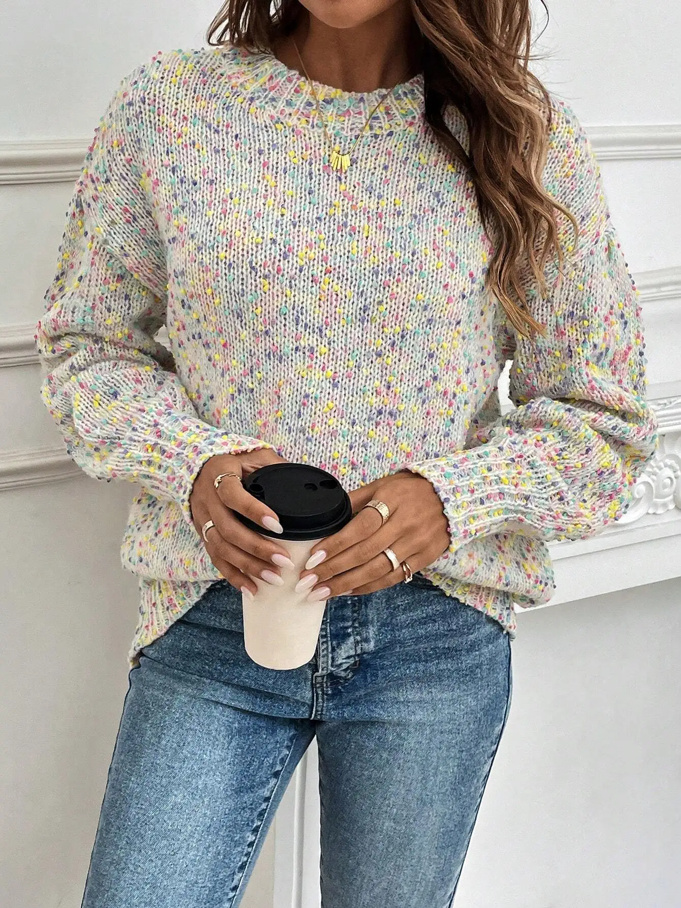 

Красочный вязаный свитер с конфетти-принтом, со спущенным плечом и свободным кроем