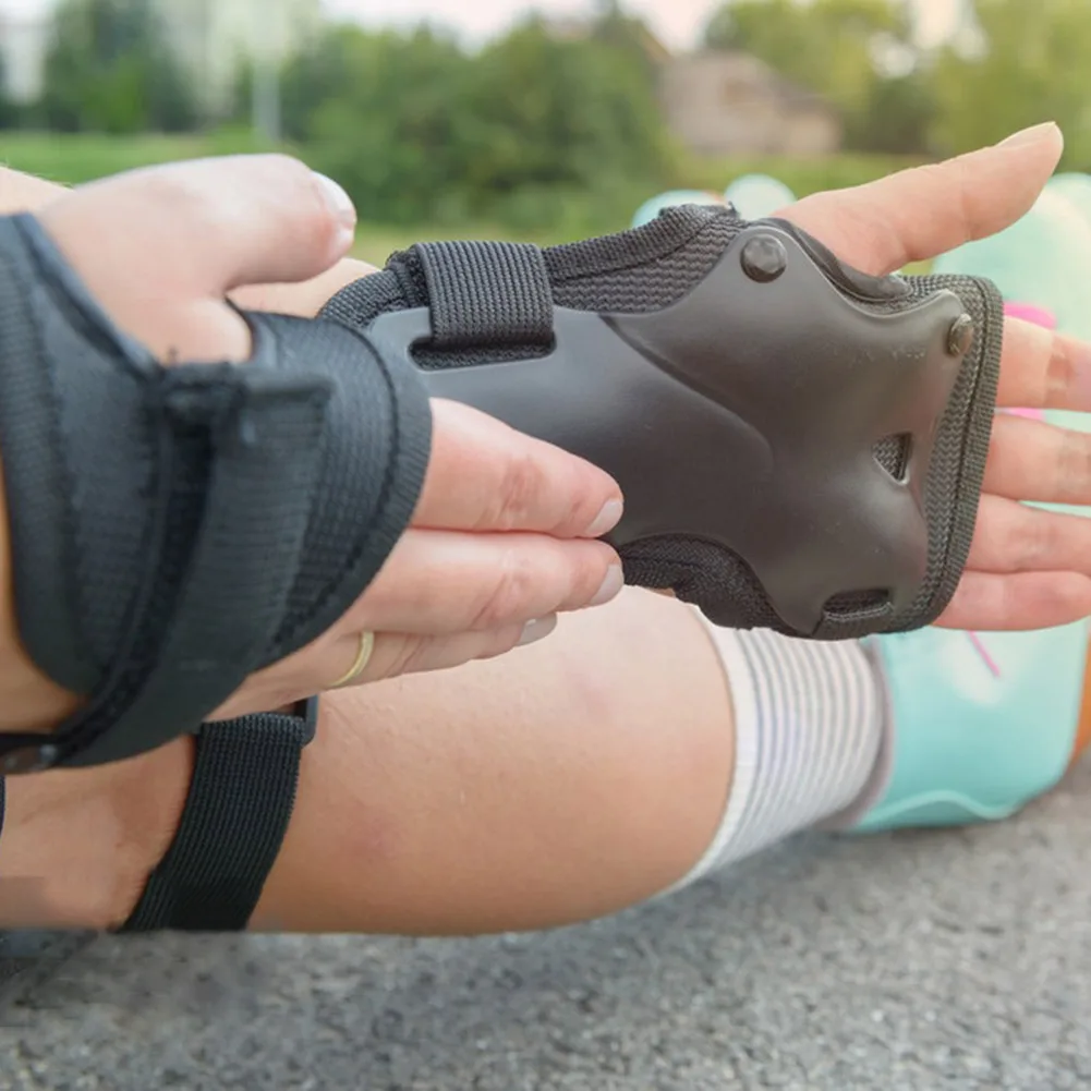 

Wrist Guard Snowboard Ski Palm Protector Shock Absorption Wrist Guard Protective Gear Impact Resistance for Adults Kids Youth
