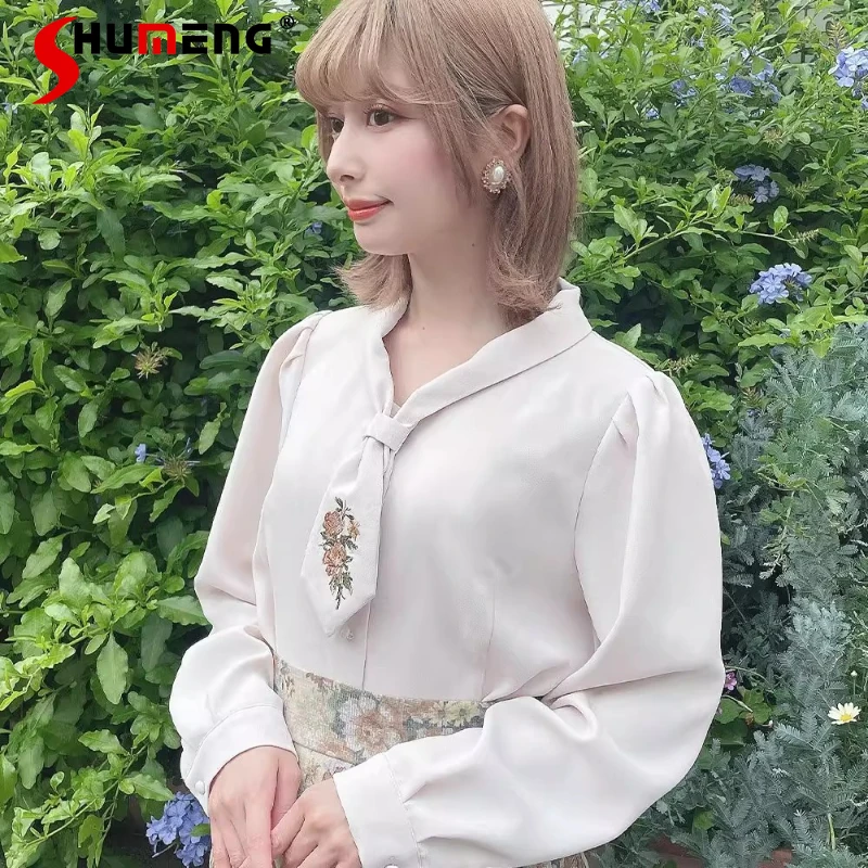 

Японская блузка, осенняя универсальная рубашка с маленьким лацканом, однотонный топ с длинными рукавами и галстуком, вышитый цветочный топ, изысканная внутренняя блузка