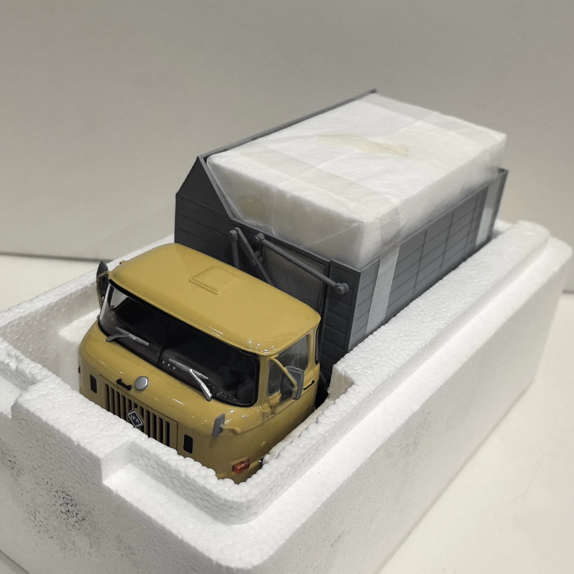 

Литой под давлением SCHUCO масштаб 1/32, IFA W50 SHA KIPPER, восточно-немецкий юридический грузовик, пластик каретки, модель автомобиля из сплава, Коллекционная игрушка