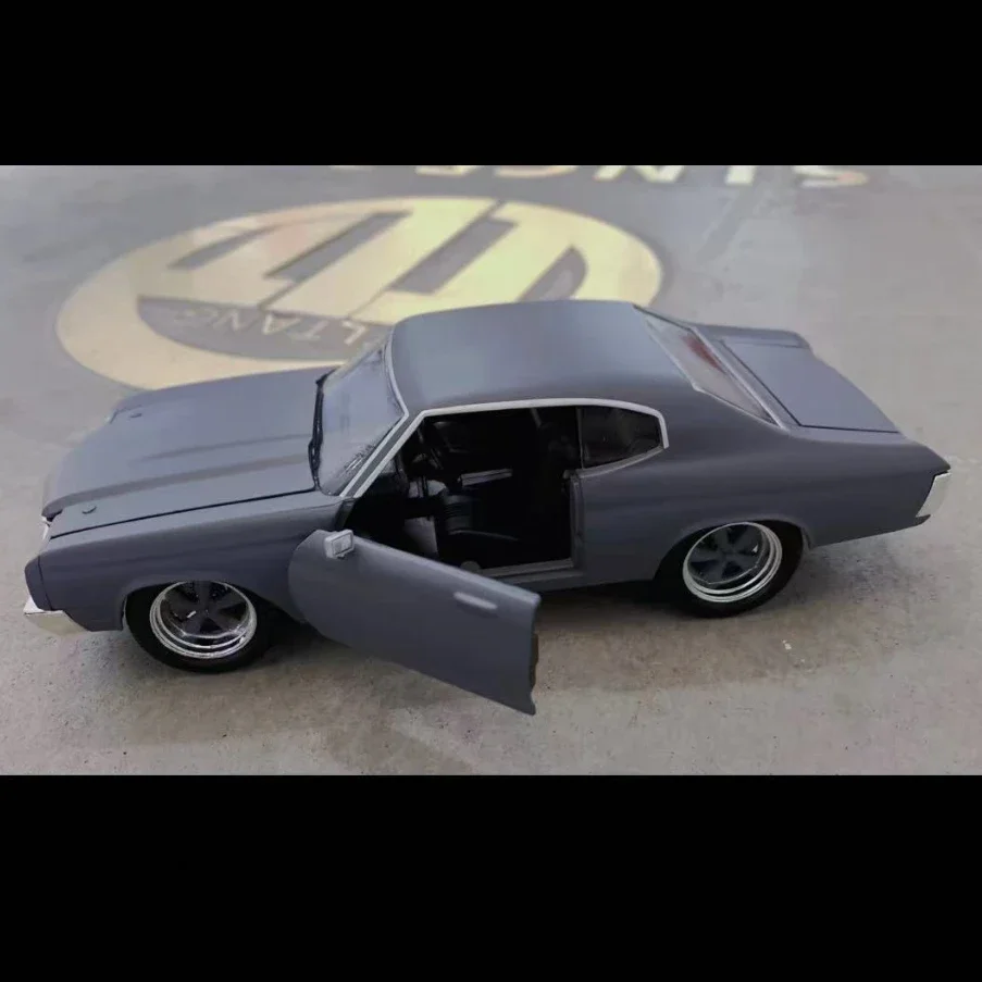 

1:24 Scale Classics 1970 Chevrolet Chevelle SS Diecast Chevy Muscle Car Model Metal Auto Vehicle Thumbnails Boys
