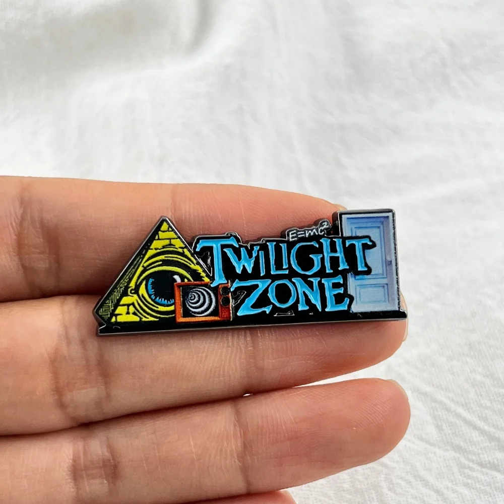 The Twilight Zone Metallbrosche Sci-Fi TV-Show Emaille-Pin Allsehendes Auge Pyramiden-Abzeichen Kleidung Rucksack Reversnadeln Sci-Fi Fan Geschenk – Detail 9