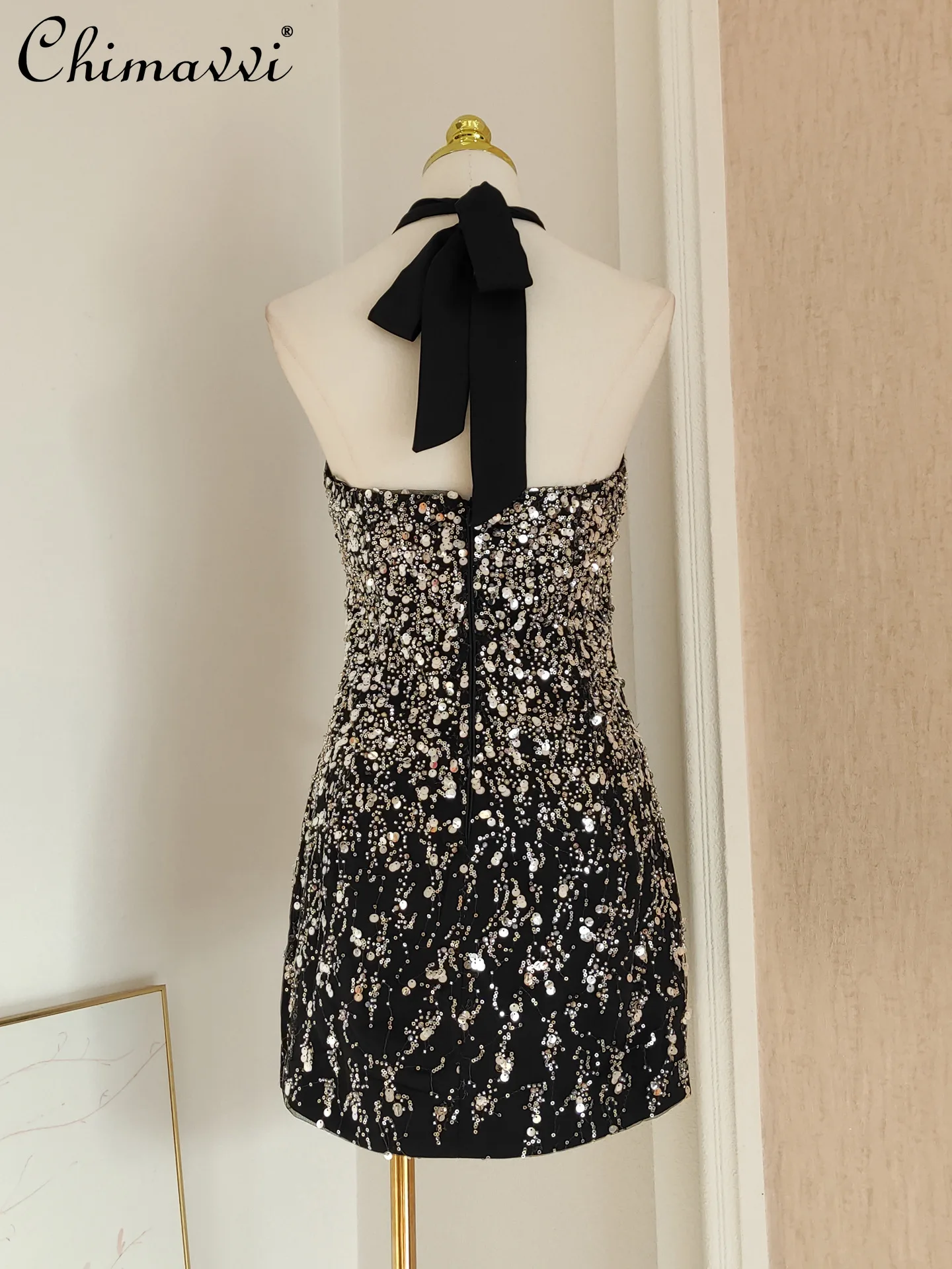 Abiti da festa francesi eleganti e sexy da socialite con lacci e fiocco all'americana, mini abito da sera aderente con paillettes in rilievo e senza schienale per le donne