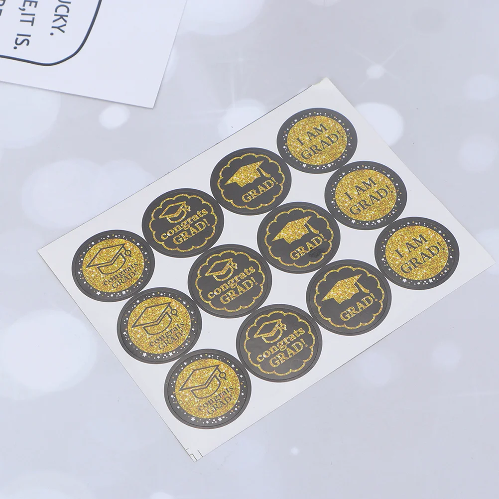 

12 шт., наклейки на выпускной колпачок, самоклеящиеся уплотнительные этикетки на выпускной тематику, декор для вечеринки, уплотнительная наклейка для конверта, клейкая печать