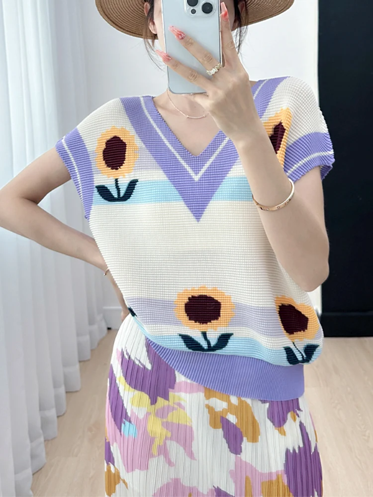 

Anti-Aging Comfortable Loose Women's T-irt Tee-dimensional Artistic Crease Fre Sle Polyester Fiber V-ne ort Sve