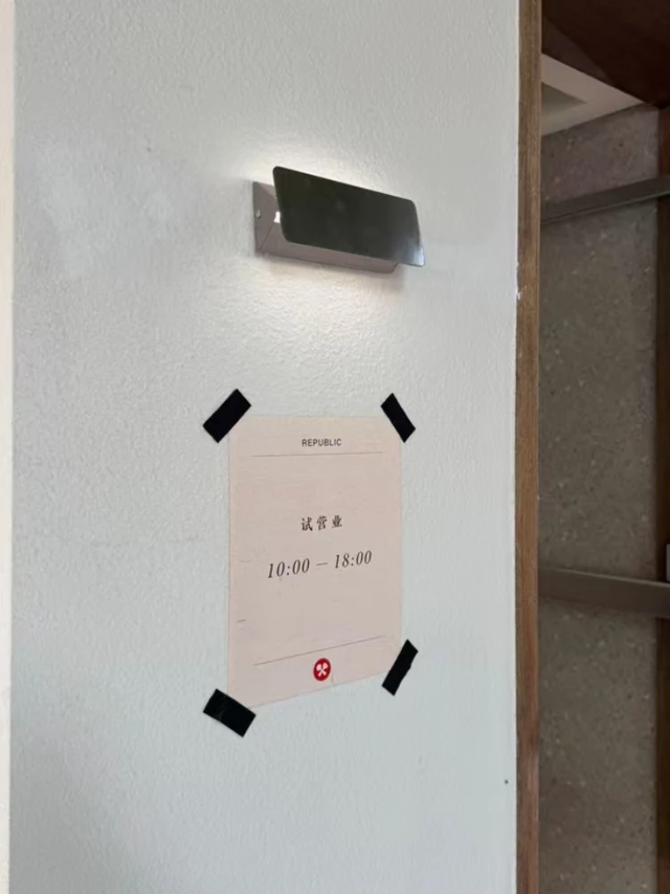 Modern minimalist headboard, creative adjustable angle hallway, homestay hotel corridor, staircase sign, minimalist wall lamp