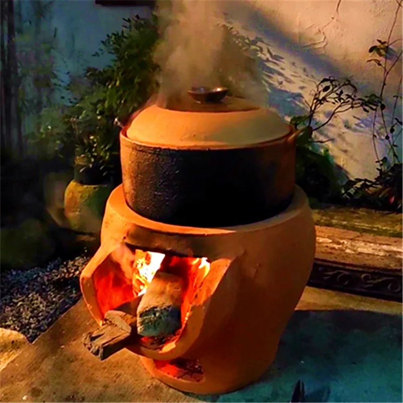 Ręcznie robione drewno na ognisko, piec z gliny, duszenie warzyw w restauracji z ziemi, gotowanie warzyw na wolnym ogniu, piec na węgiel drzewny, piec do gotowania hot pot, nostalgiczna zastawa stołowa.