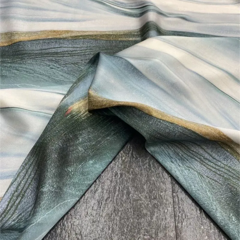 Novos produtos no início da primavera Camisa de vestido de tecido de seda com sarja impressa em cores renderizadas