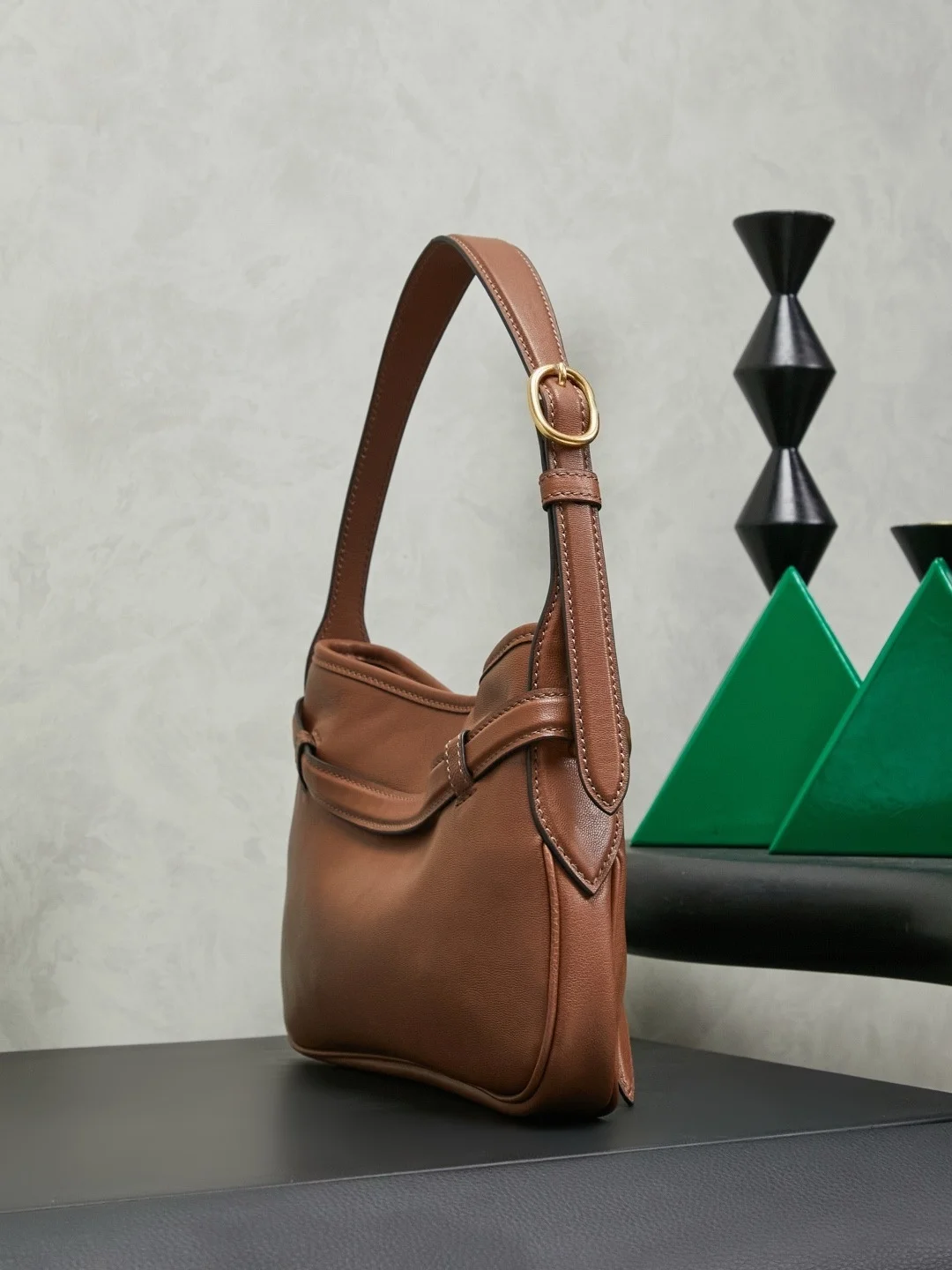 2026 Trendy Solid Color Cowhide Single-Shoulder Versatile Underarm Bag Simple Design for Everyday Use