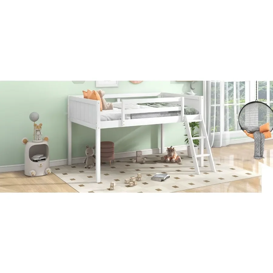 يمكن وضع سريرًا منخفضًا من الخشب بحجم مزدوج مع سلم سلم على اليسار أو الأيمن باللون الأبيض