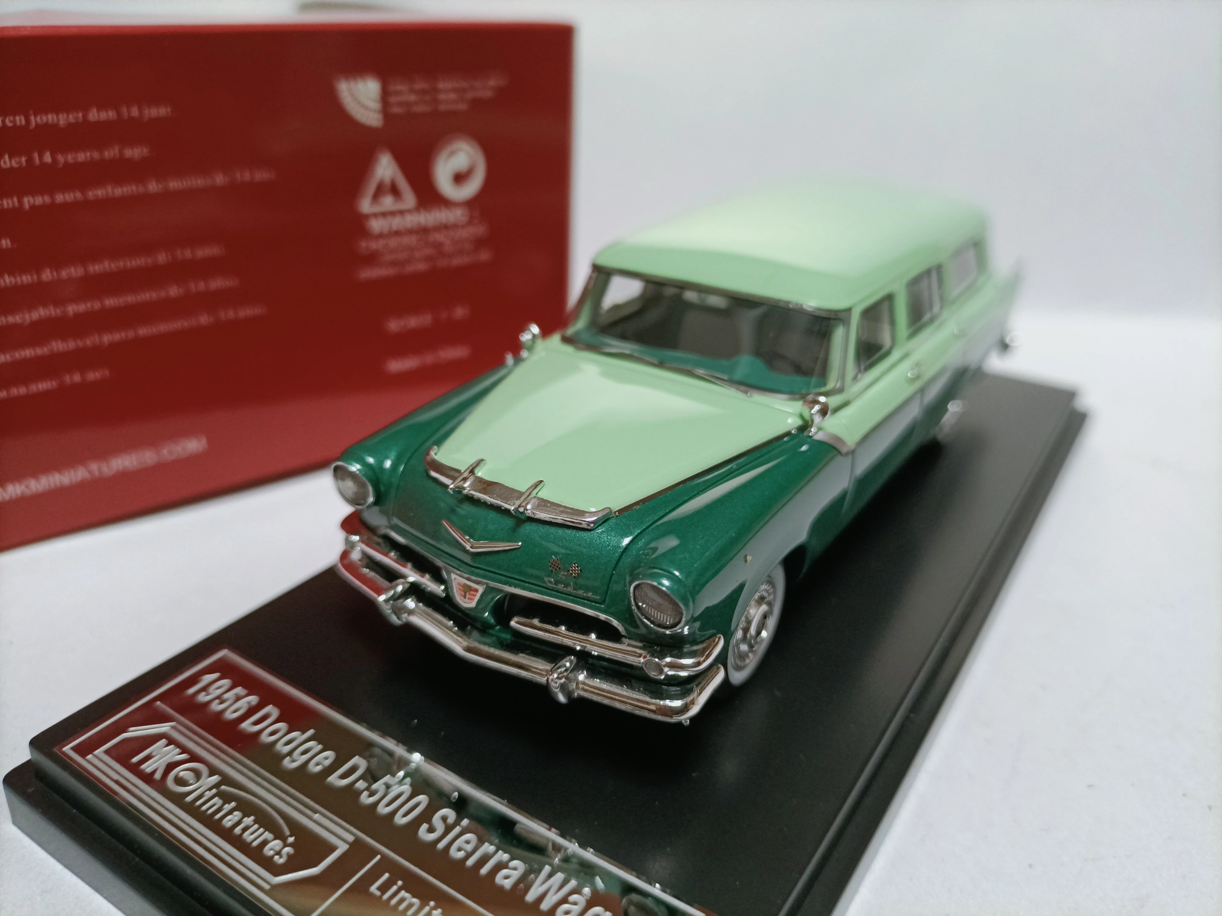 

MK 1 43 Dodge D-500 Sierra Wagon 1956 Зеленая двухцветная модель