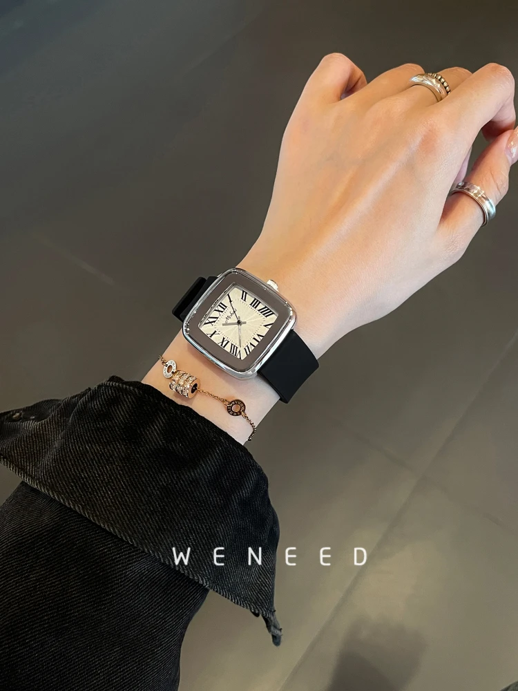 Square watch female 2025 new fashion simple Roman scale niche large dial ladies quartz watch women watches luxury