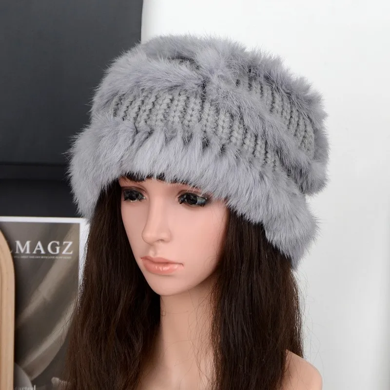 

Cute woolen knitted hat for women a fluffy that shows off the face and keeps warm made of real hair