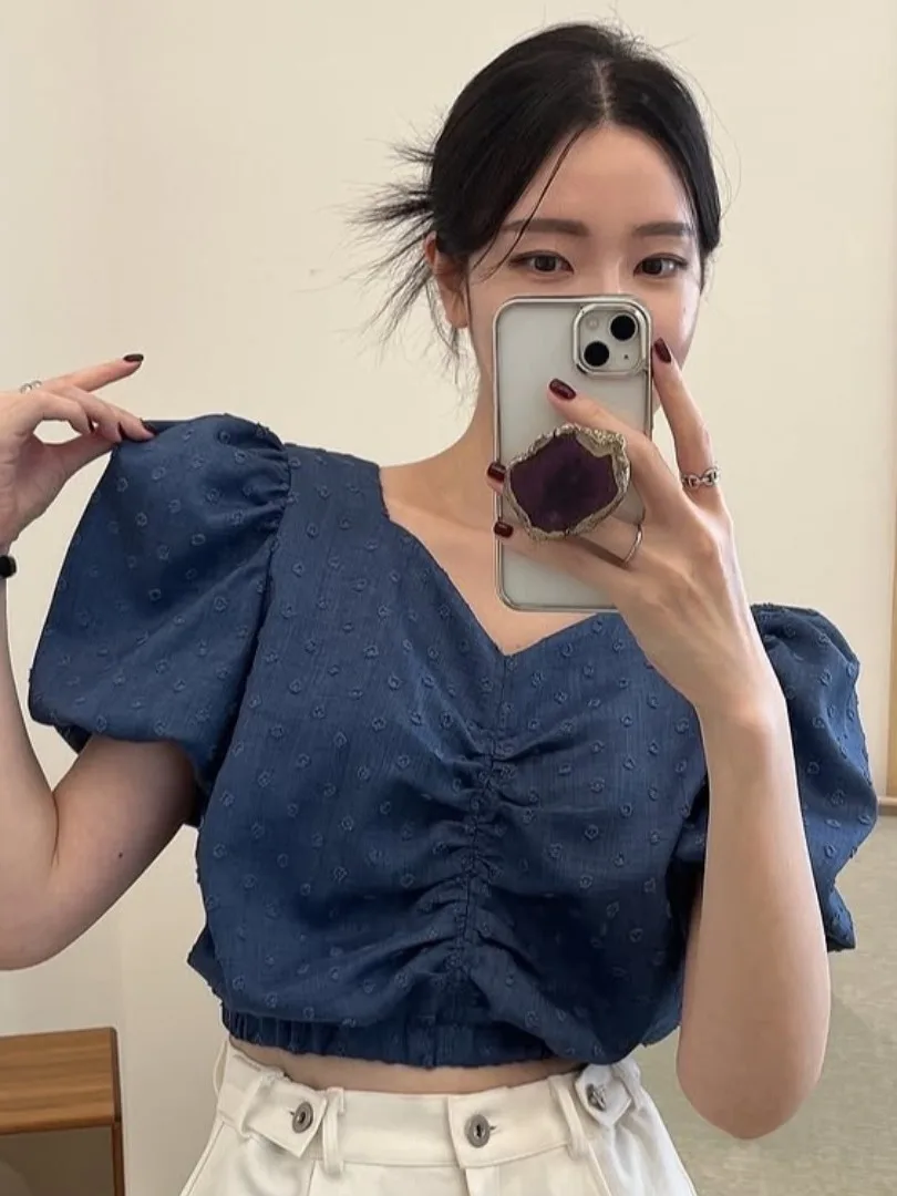 

Embroidered Flower Bubble Sve irt Women's V-ne Pleated Waist-cinching ort Sweet Top Faion Spring 2025 Regular Length