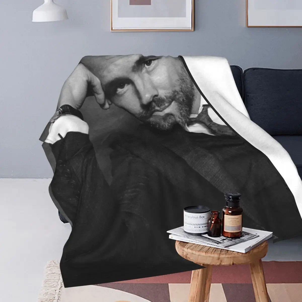 R-Ryan Reynolds Flannel Blanket Handsome Actor Soft Warm Bedding Throws for Couch Chair Picnic Novelty Bedspread Sofa Bed Cover