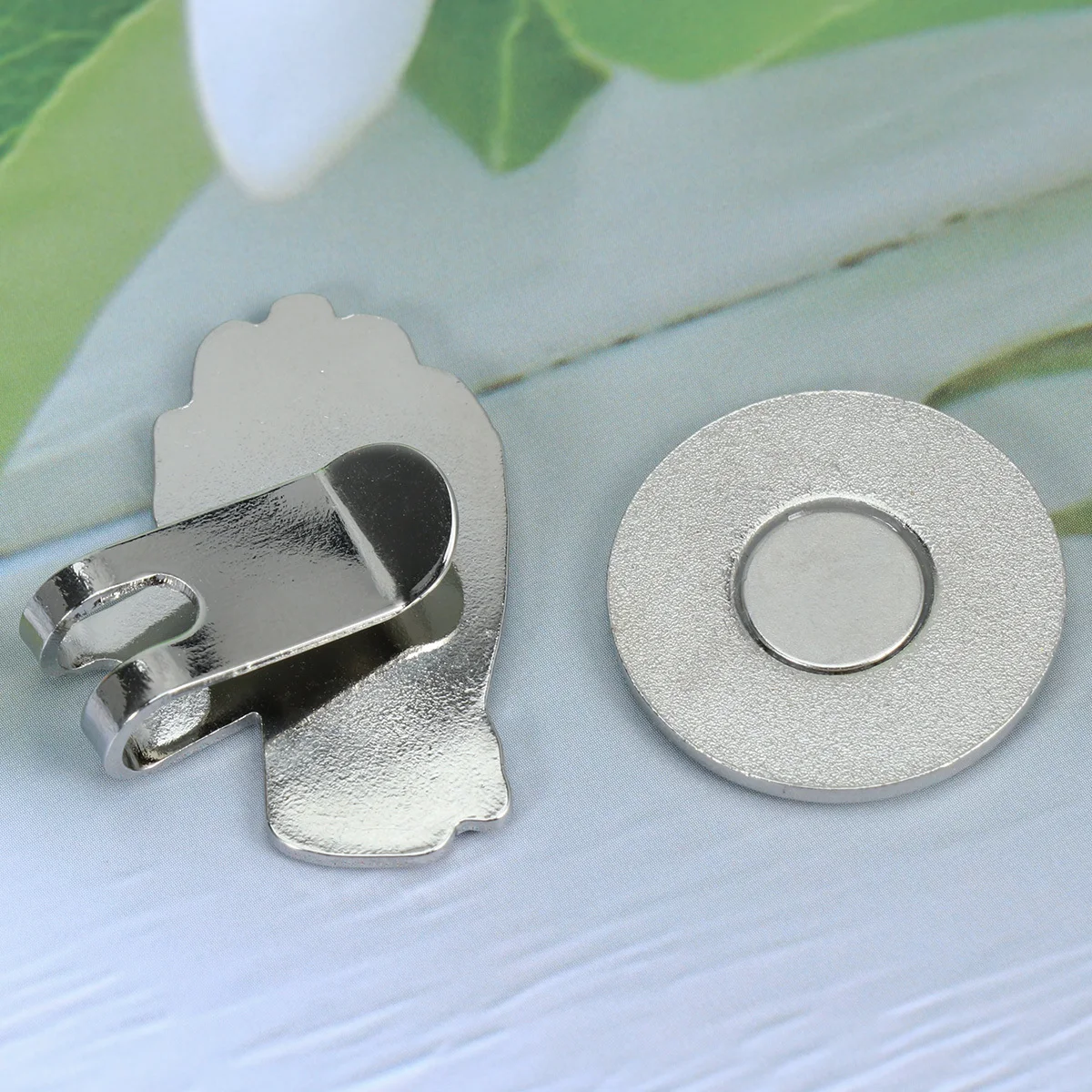 قفازات على شكل قبعة صفراء، مشبك قناع، علامة كروية متينة، حجم الجيب، محمول، خفيف الوزن، قبعة جولف من خليط معدني