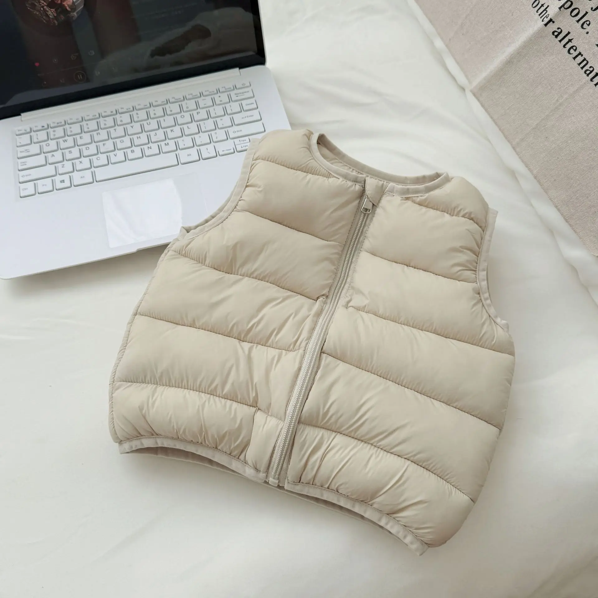 2026 Neue Leichte Kinder-Daunenjacke mit Rundhalsausschnitt, Warme Babyweste, Vielseitige Kinderbekleidung – Detail 10