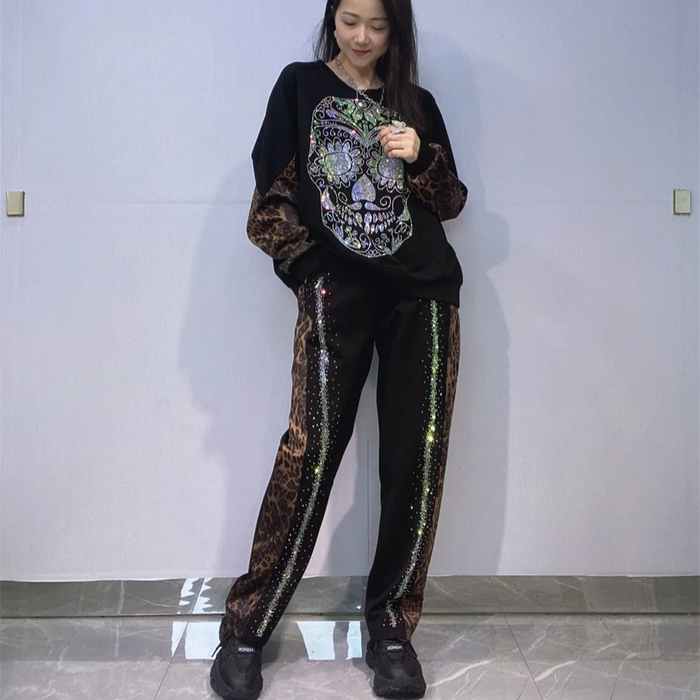 女性のゆったりとしたアウトドアカジュアルスポーツ衣装秋冬ヒョウ柄パッチワーク長袖Oネックスウェットシャツツーピースセット