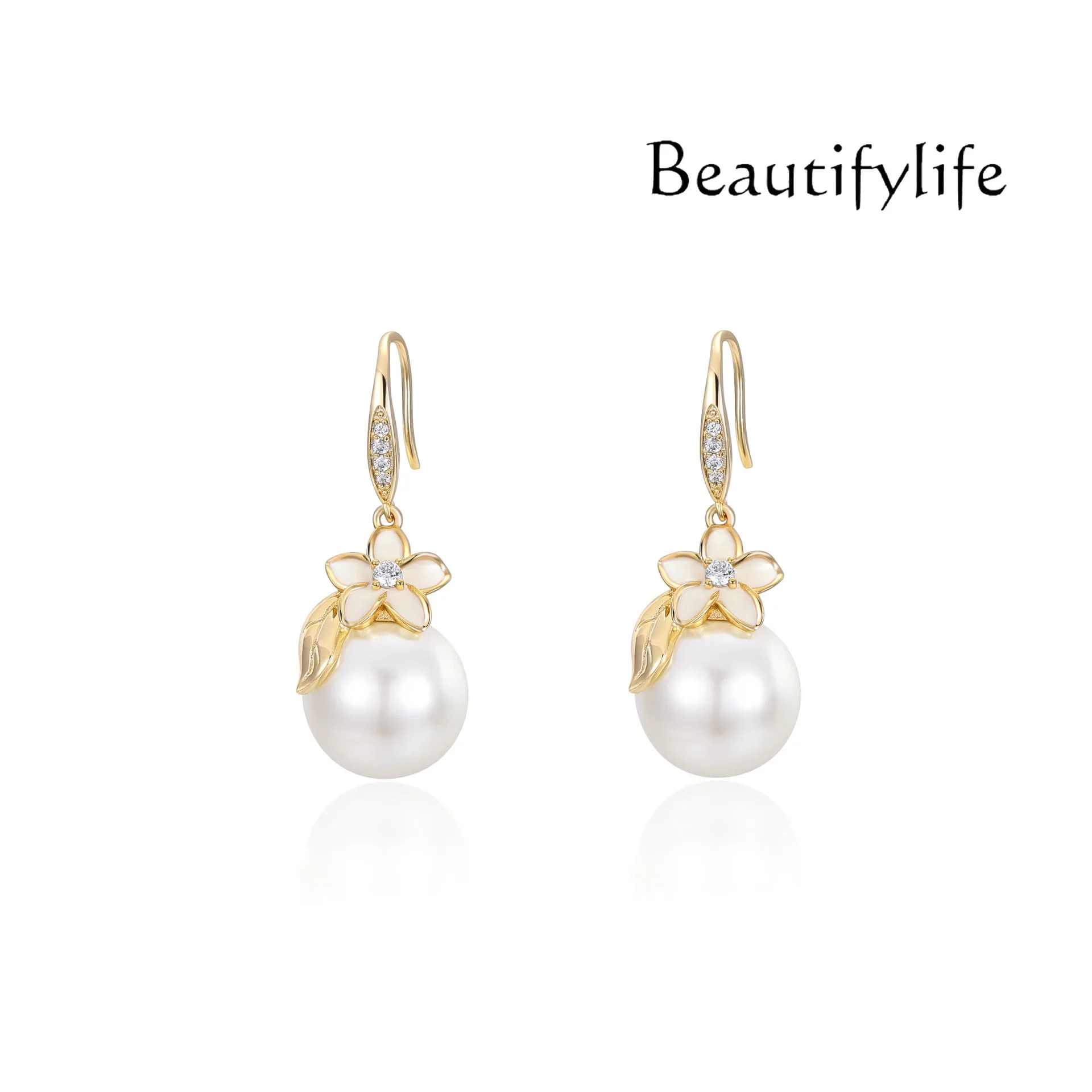 Natural freshwater pearl earrings, high-end exquisite earrings, white pearl earrings, small flower ear hooks.