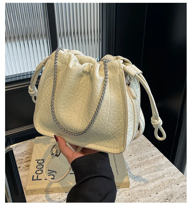 YOUDEYISI Popular Women\'s Bags: This Year\'s New Summer Simple and Versatile Chain Messenger One-shoulder Korean Bucket Bag