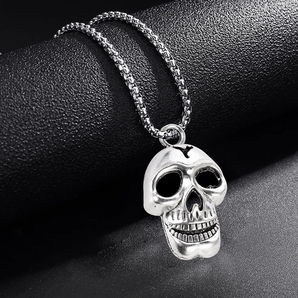 10 piezas de dijes de calavera de Halloween para llavero, pendientes, collar, pulsera, accesorios para la creación de joyas, color plata.