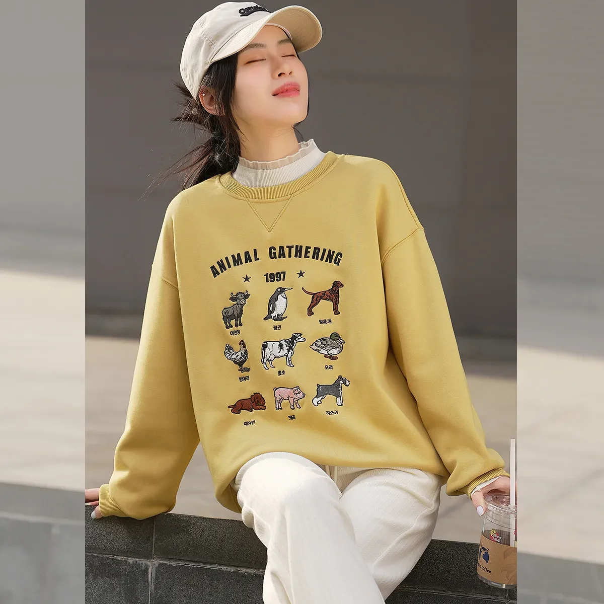LOUIS YAO Women's Hoodies 2026 Winter Thick Velvet Round Neck Cartoon Animal Letter Embroidered Long Sleeve Top for Women