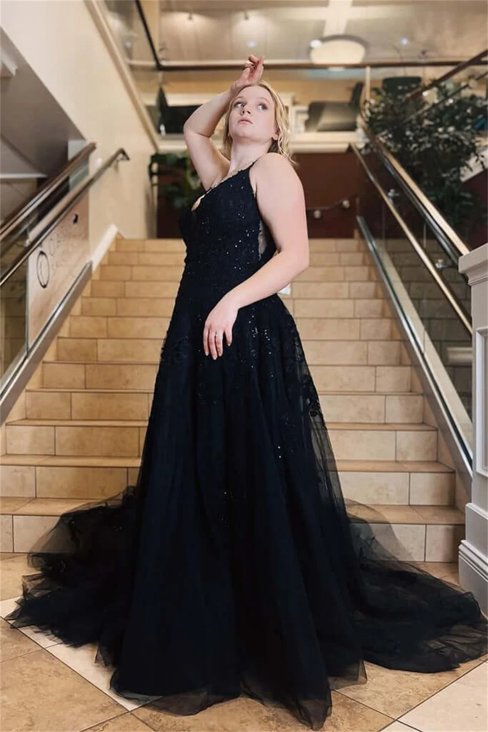 Sansa Elegant Black Tulle Sweep Tail فساتين السهرة Gothic A-line Vestidos De Noche Sexy V-neck Spaghetti Strap Prom Dresses