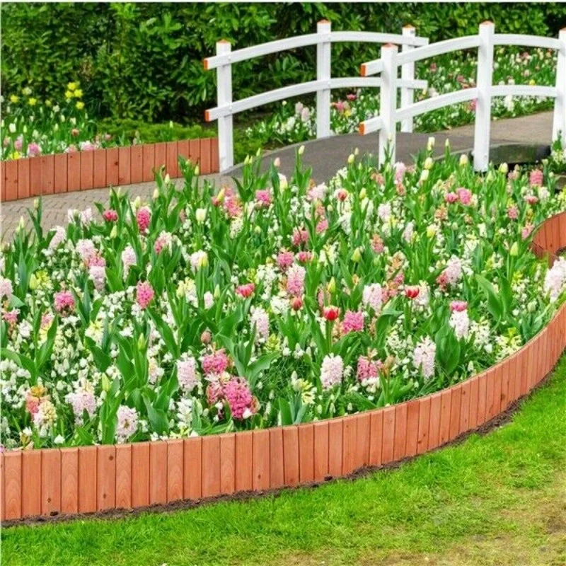 

Courtyard wood fence garden landscape with flexible decorative border