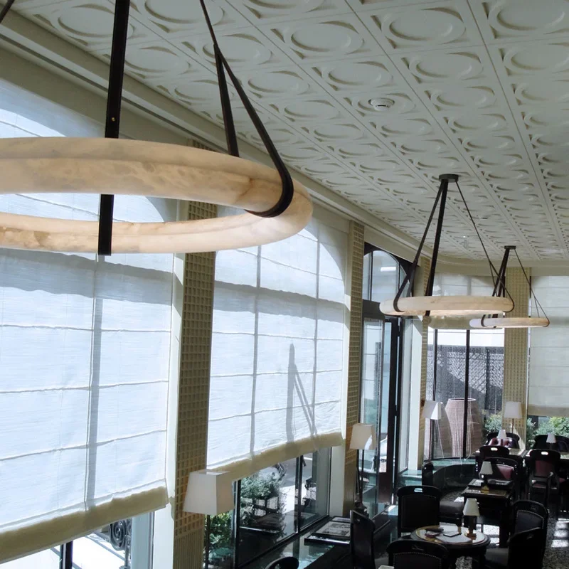 الضوء الرئيسي لغرفة المعيشة الراقية الأكثر مبيعًا، ضوء قلادة من الجلد النحاسي بالكامل، ضوء قلادة من الرخام الإسباني