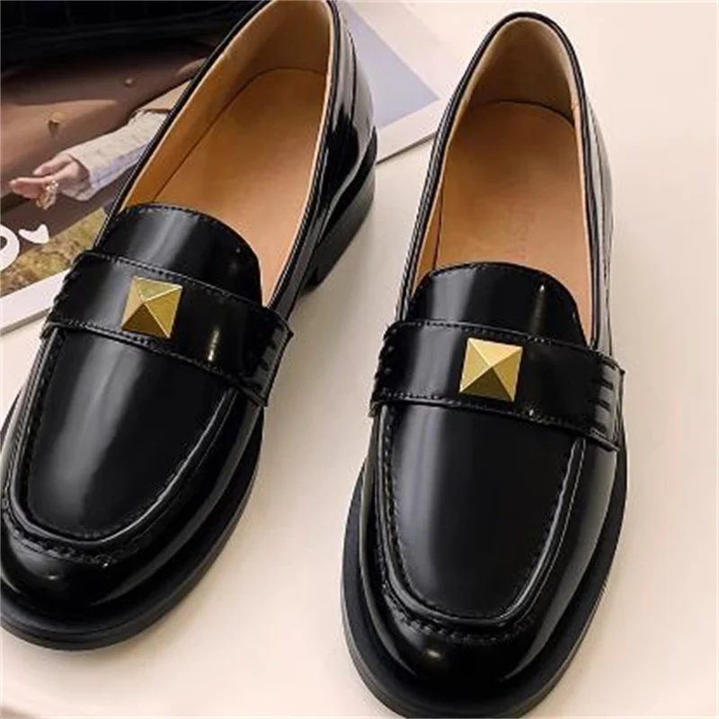 Maxi Rivets Shoes for Women Round Toes Leather Zapatos Mujer Sewing Lines Low Heels Shallow Female Loafers Studs Chassure Femme