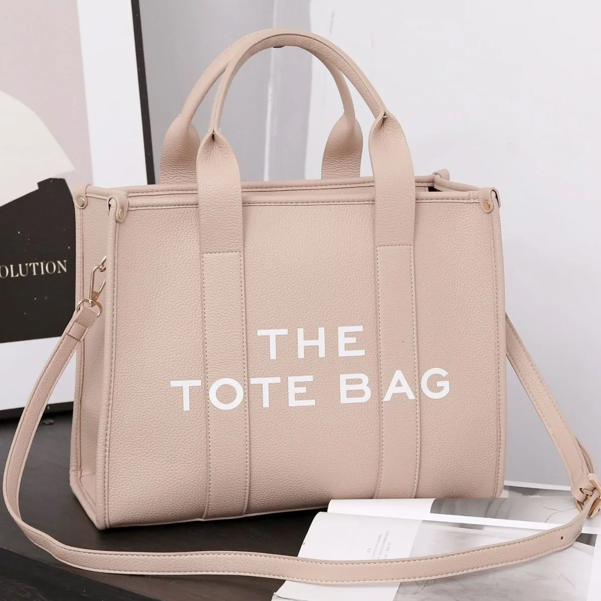 New product, new shoulder crossbody bag, high-end Korean letter tote bag, portable and lightweight cross-border bag
