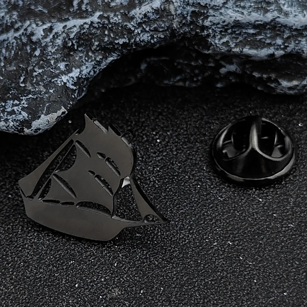 Stainless Steel Sailboat Brooch Vintage 18K Gold Plated Lapel Pin Sailing Ship Shape Good Luck Jewelry Suit Shirt Accessories