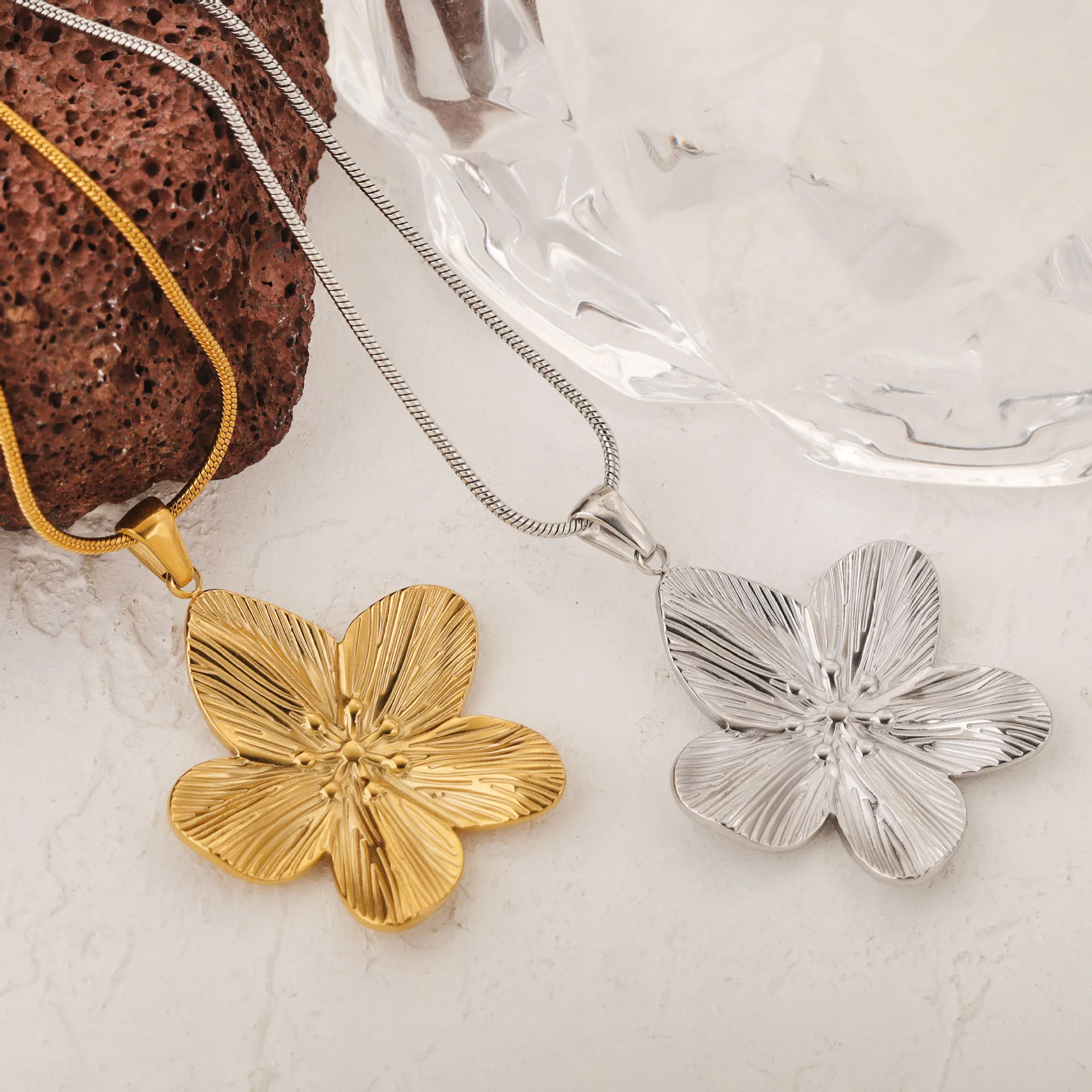 Vintage Punk Metal Style Gold /Silver Color Flower Pendant Necklace for Women Charm Clavicle Chain Boho Minimalist Party Jewelry