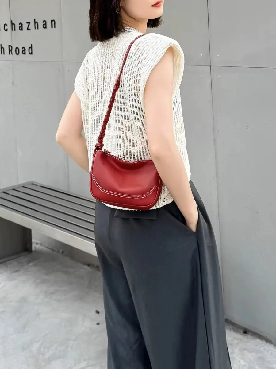 

Top-grain cowhide saddle bag, new spring/summer style, high-end shoulder bag, crossbody bag, dumpling bag, small square bag.