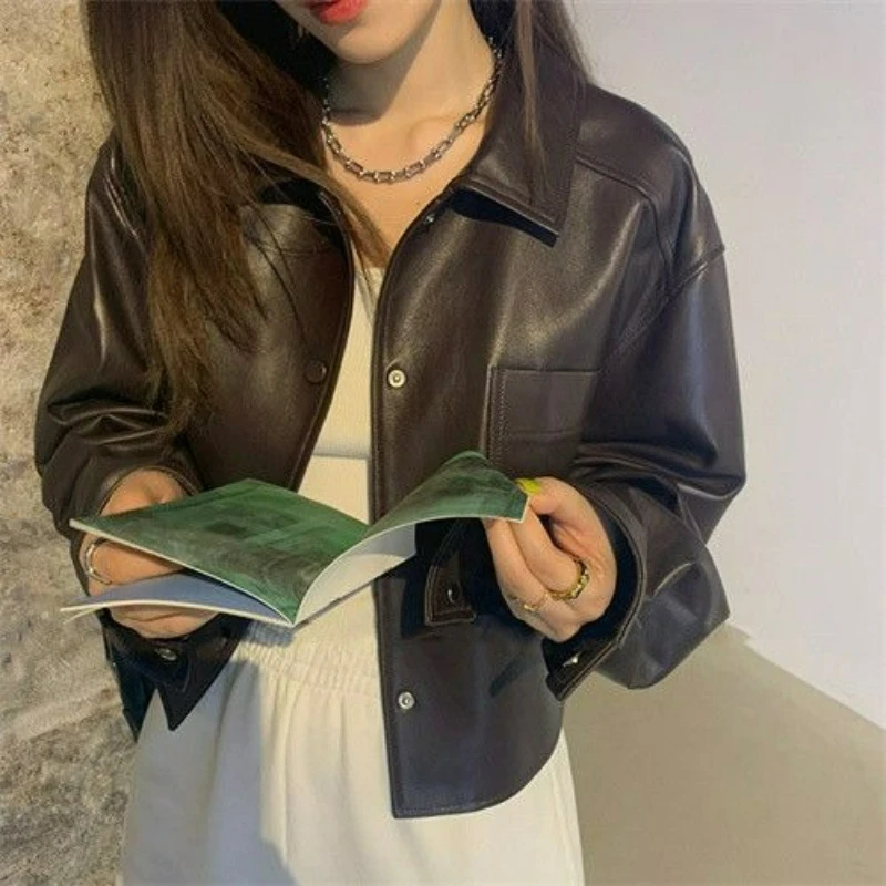 香港風トレンドの小さめレザーショートジャケット、2026年秋冬人気、スタイリッシュなバイク用万能コート、レディース向け