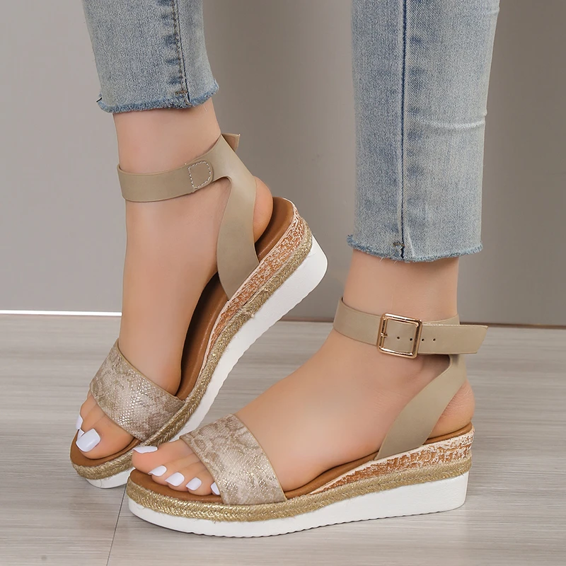 Scarpe da donna 2024 Platform tinta unita sandali Casual con zeppa da donna Open Toe Buckle sandali da spiaggia estivi da donna Mujer