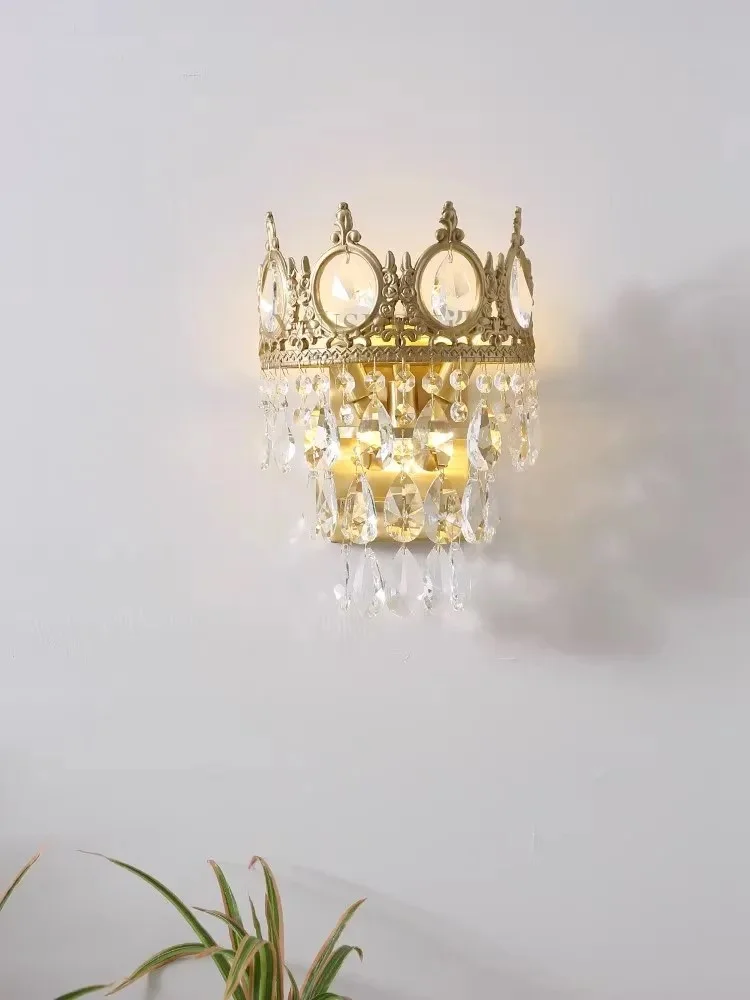 Lampada da parete con corona di cristallo di rame pieno di lusso a luce francese lampada da parete di fascia alta da comodino per camera da letto