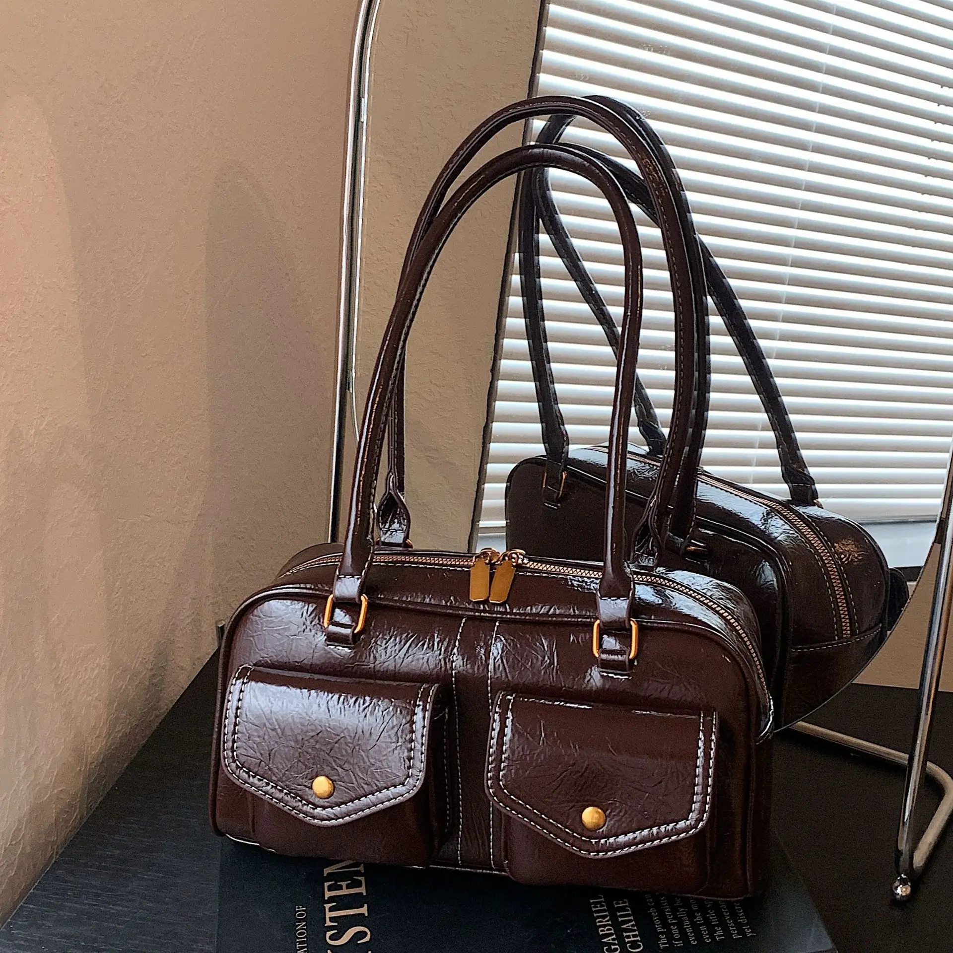 Autumn Winter New Retro Multi Pocket Boston Pillow Bag Women's Single Shoulder Handheld Commuter Large Capacity Bag
