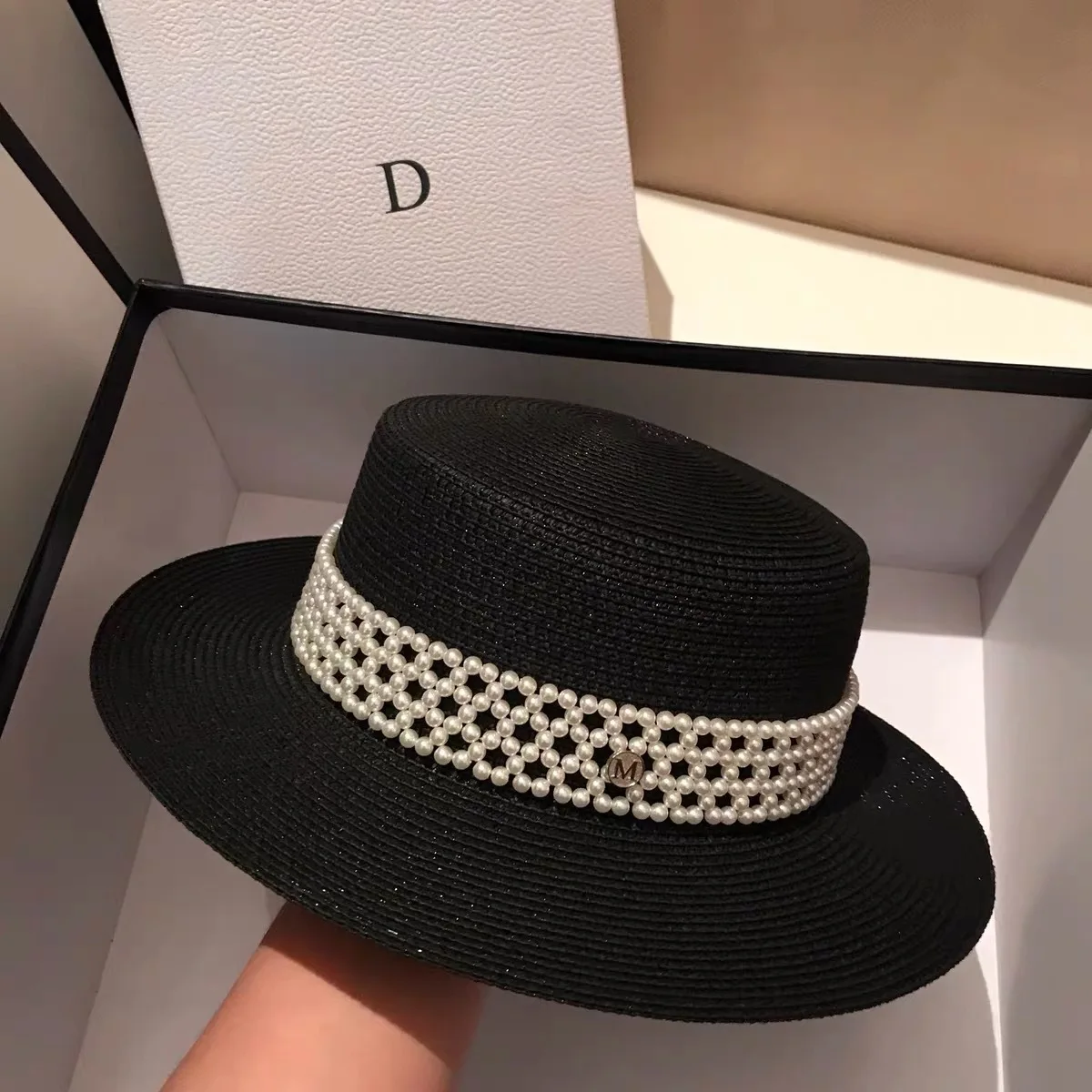 

2024 New! French Elegant Pearl - Adorned Flat Top Straw Hat for Women - Ideal for Spring & Summer Travel, Sunscreen & Fashion