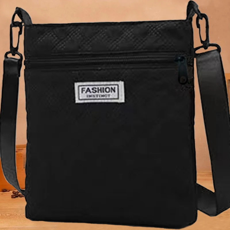 Damen-Umhängetasche in Beige mit Rautenmuster, Gepolsterte Schultertasche, Leichte Casual-Handtasche mit Verstellbarem Trageriemen – Detail 5