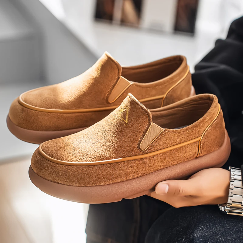 

Мужские кроссовки и повседневная обувь 2026: Новые дышащие ретро-модели из кожи, модные лоферы и слипоны на плоской подошве для мужчин