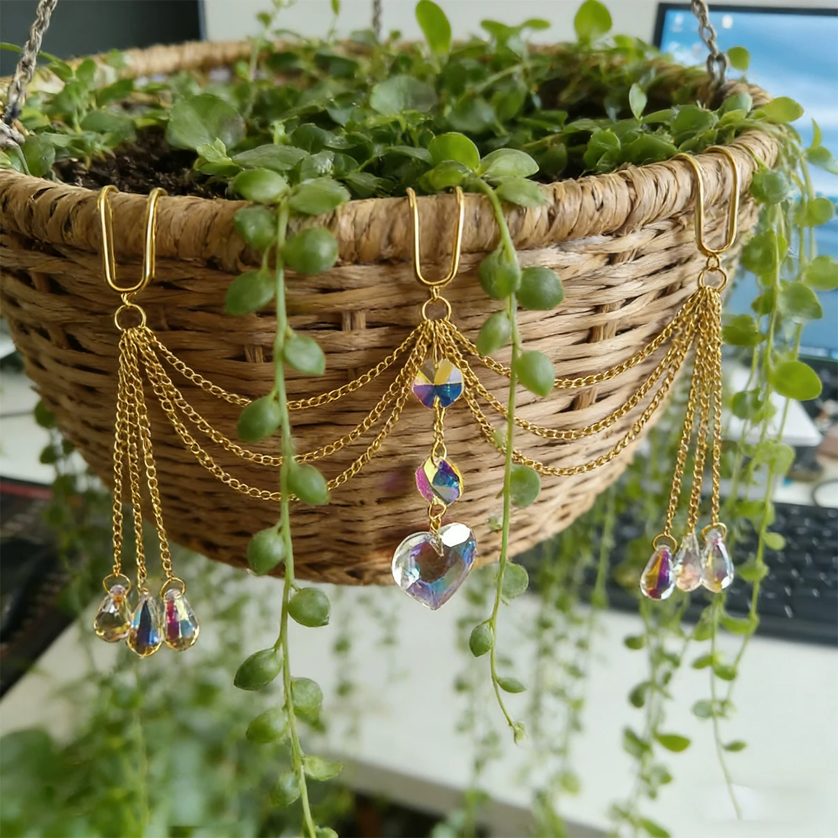 Flower Pot Crystal Hanging Ornaments, Plant Hangings with Heart-Shaped Beads and Crystal Beads, Suitable for Indoor and Home Plant Accessories, (Flower Pot Not Included)