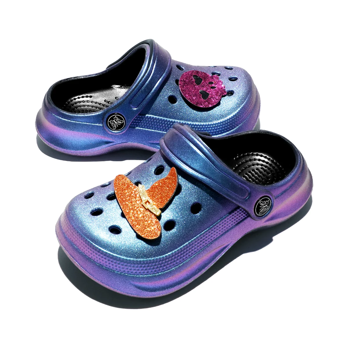 Kinder Slip-On Clogs und Pantoletten - Atmungsaktive, Wasserdichte EVA-Gartenschuhe mit Dekorativer Kette für Strand und Alltag 168 – Detail 9