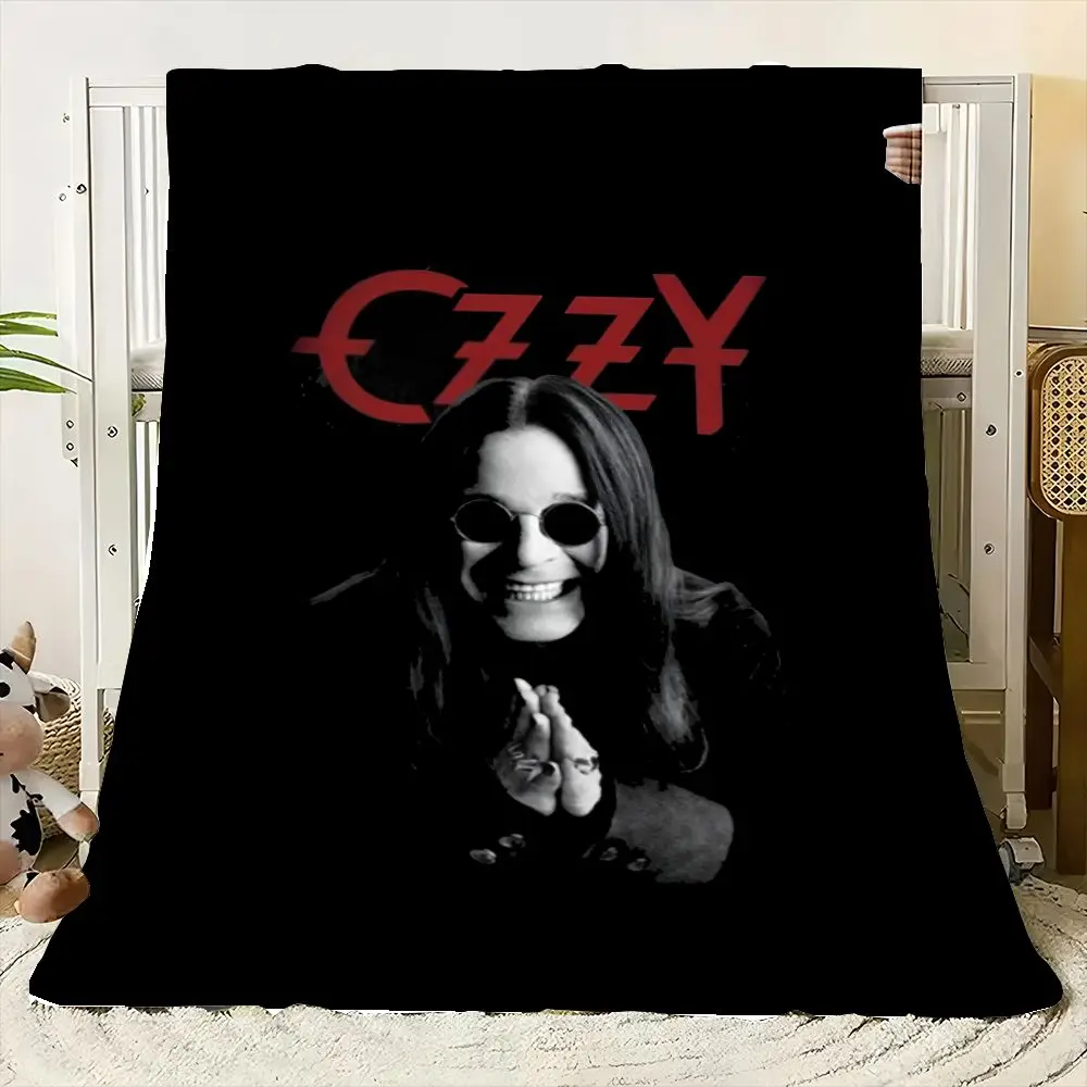 بطانية رمي باللونين الأبيض والأسود مستوحاة من OZZY Rock Star - تصميم دراماتيكي يتميز بشكل طويل الشعر مع نظارة شمسية مستديرة #5