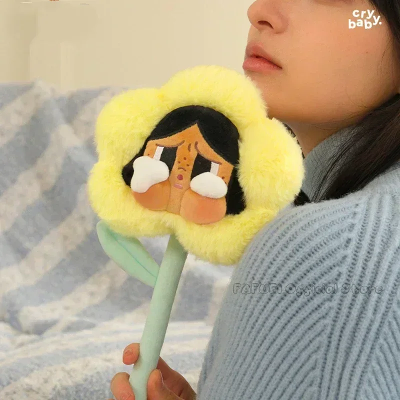 

POP MART оригинальная серия CRYBABY Sad Club-плюшевая глухая коробка с цветком 1 шт./6 шт. Crybaby Mystery Box