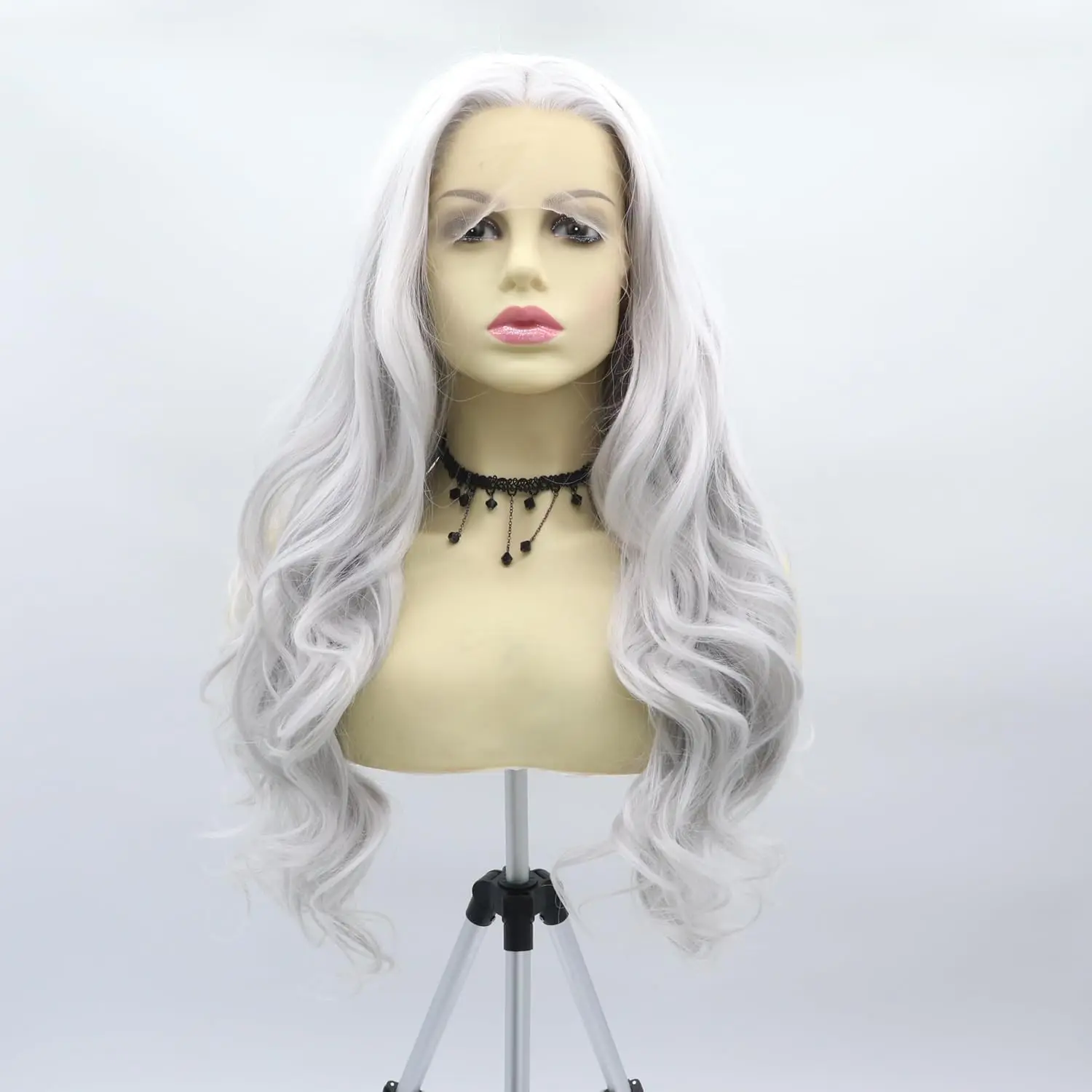 

Парики Сильвия Длинные серебристо-серые синтетические парики фронта шнурка Натуральный волнистый парик Парики из термостойкого волокна