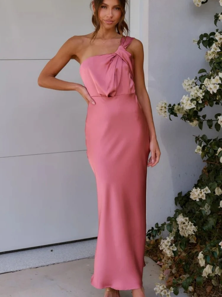 2025 夏のファッション新しい女性のサテンエレガントなドレス斜め肩とセクシーなヒップハグスタイル無地スカート