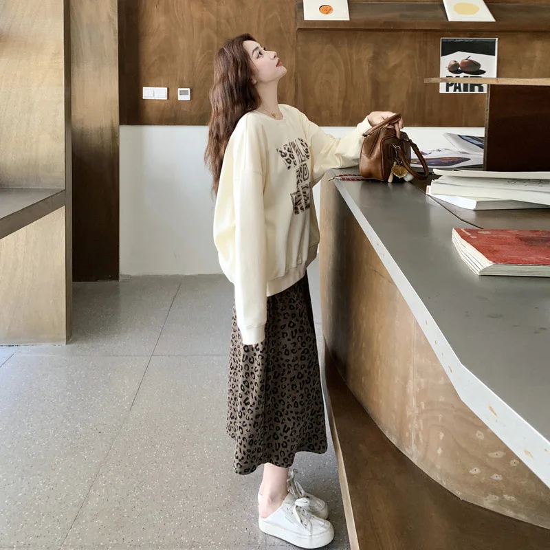 Autumn and winter new trendy Kong Style retro two-piece set women loose letter printing pullover+leopard print half skirt