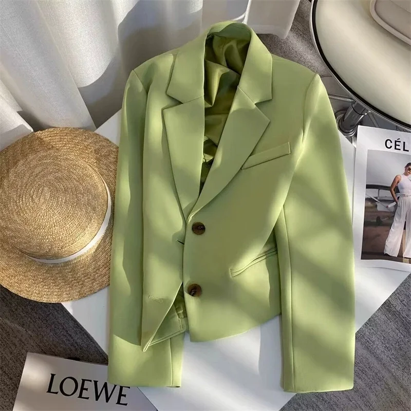 بليزرات سوداء مقصوصة ملابس خارجية للسيدات 2025 سترة قصيرة بياقة مدببة جديدة تناسب الجميع معطف بدلة كوري أنيق بصدر واحد